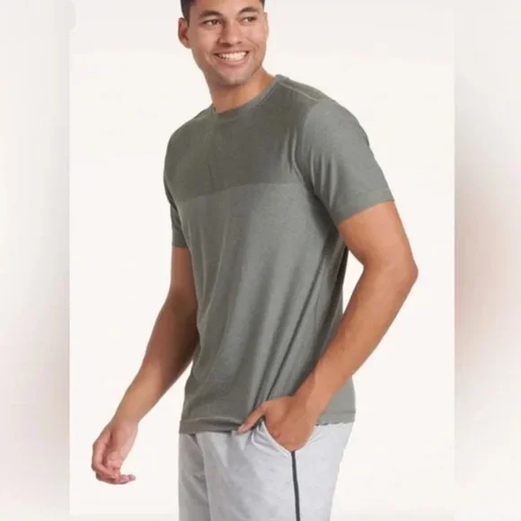 Vuori Grandview Tech Short Sleeve